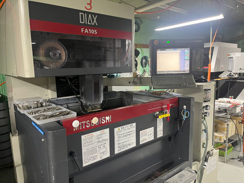 ワイヤー放電加工機×3台